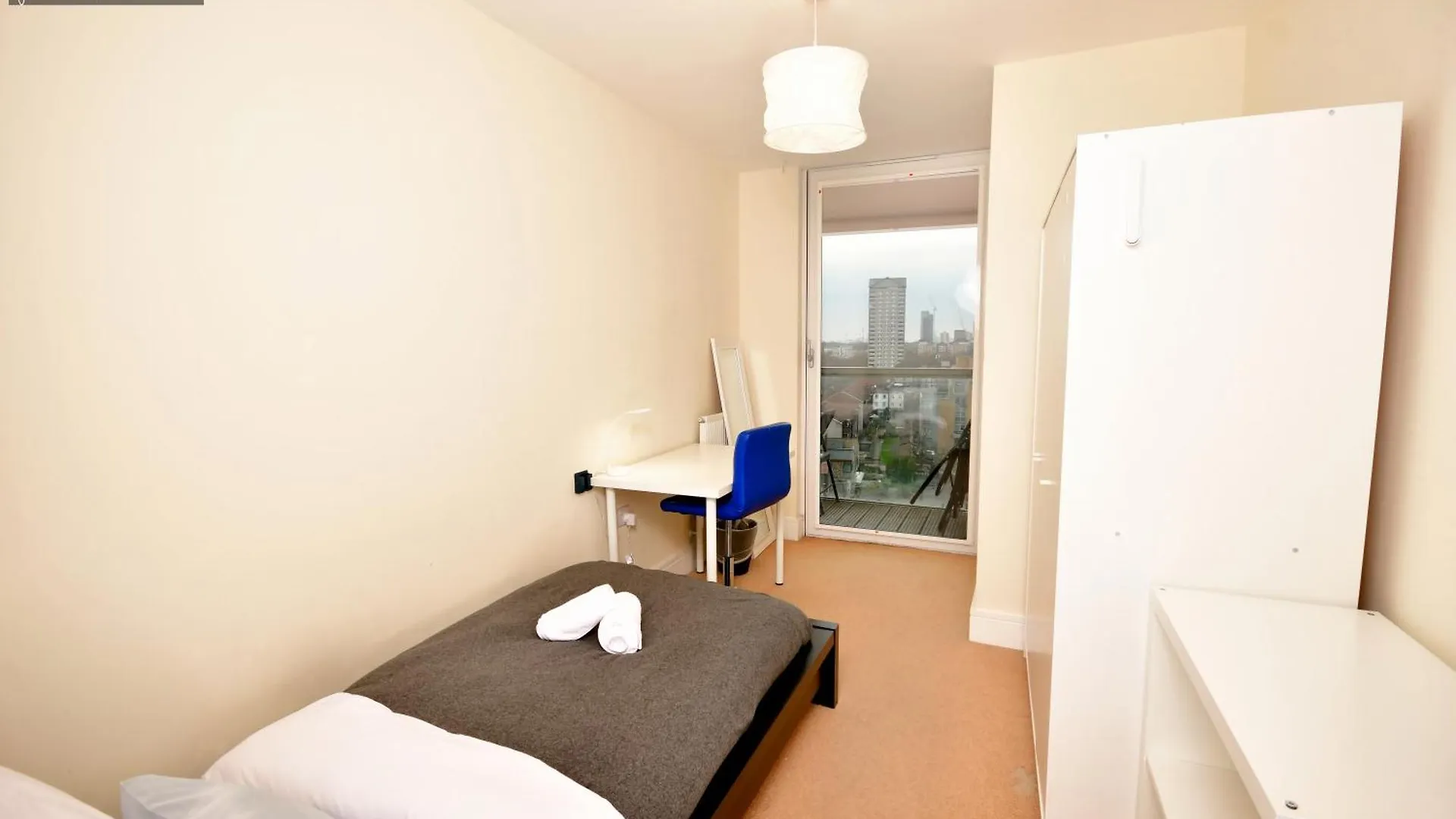 Comfortable 2 Bedroom Flat With Great View Near Canary Wharf London Apartment