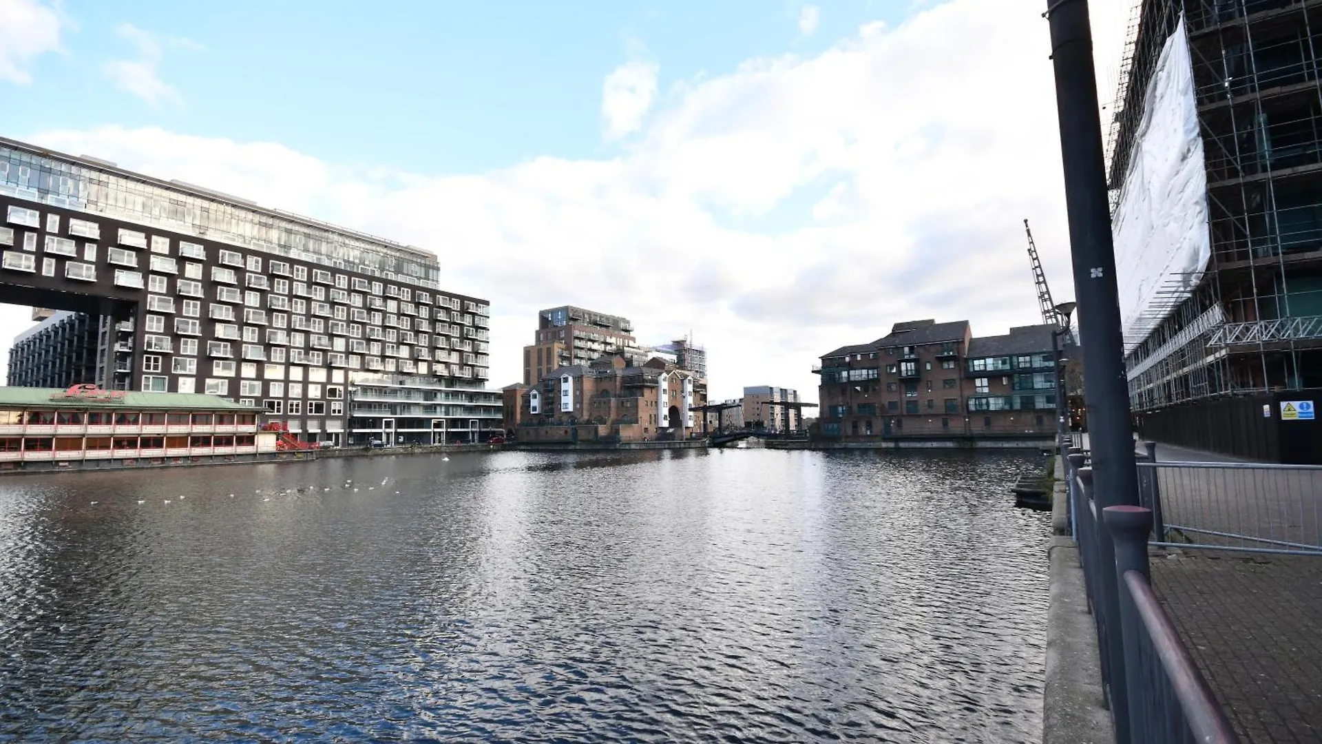 Comfortable 2 Bedroom Flat With Great View Near Canary Wharf London