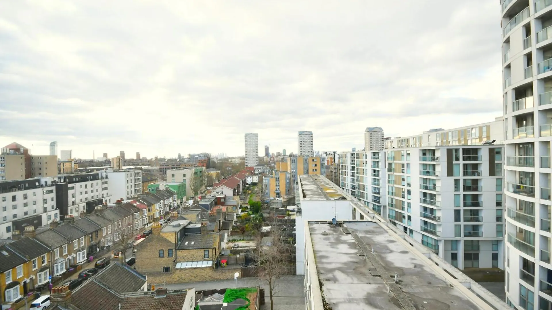 Comfortable 2 Bedroom Flat With Great View Near Canary Wharf London Apartment