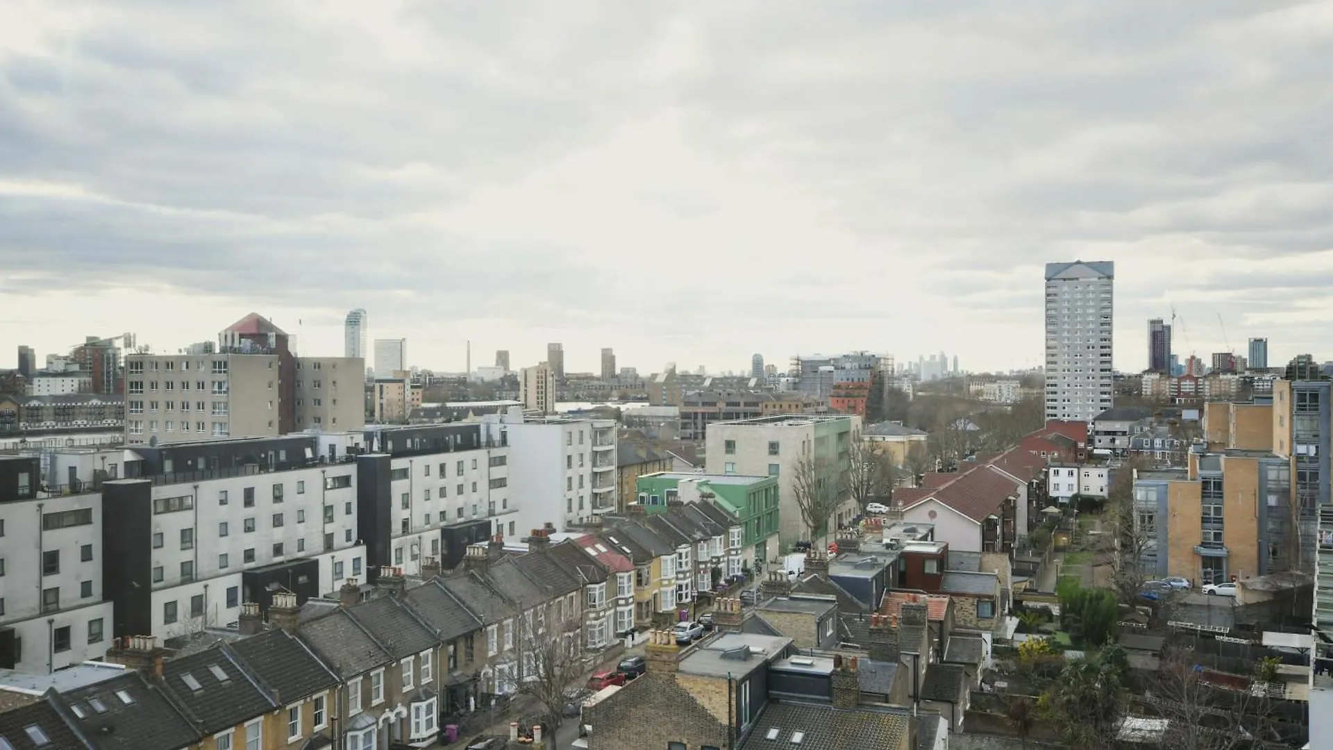 Comfortable 2 Bedroom Flat With Great View Near Canary Wharf London
